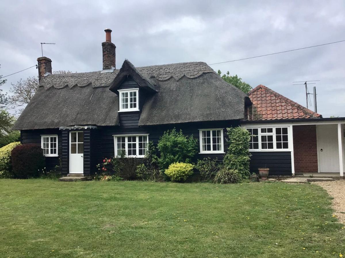 Thatched Cottage Wix Exterior photo