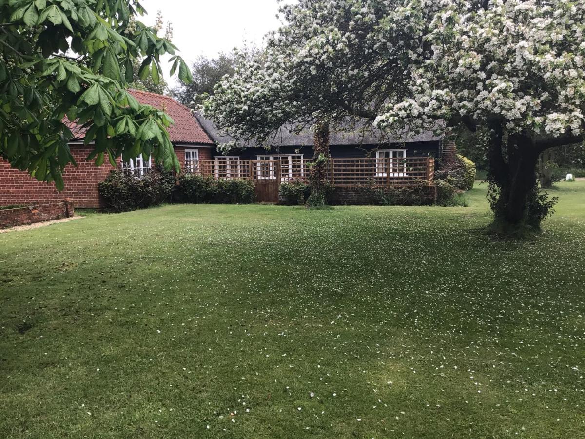 Thatched Cottage Wix Exterior photo