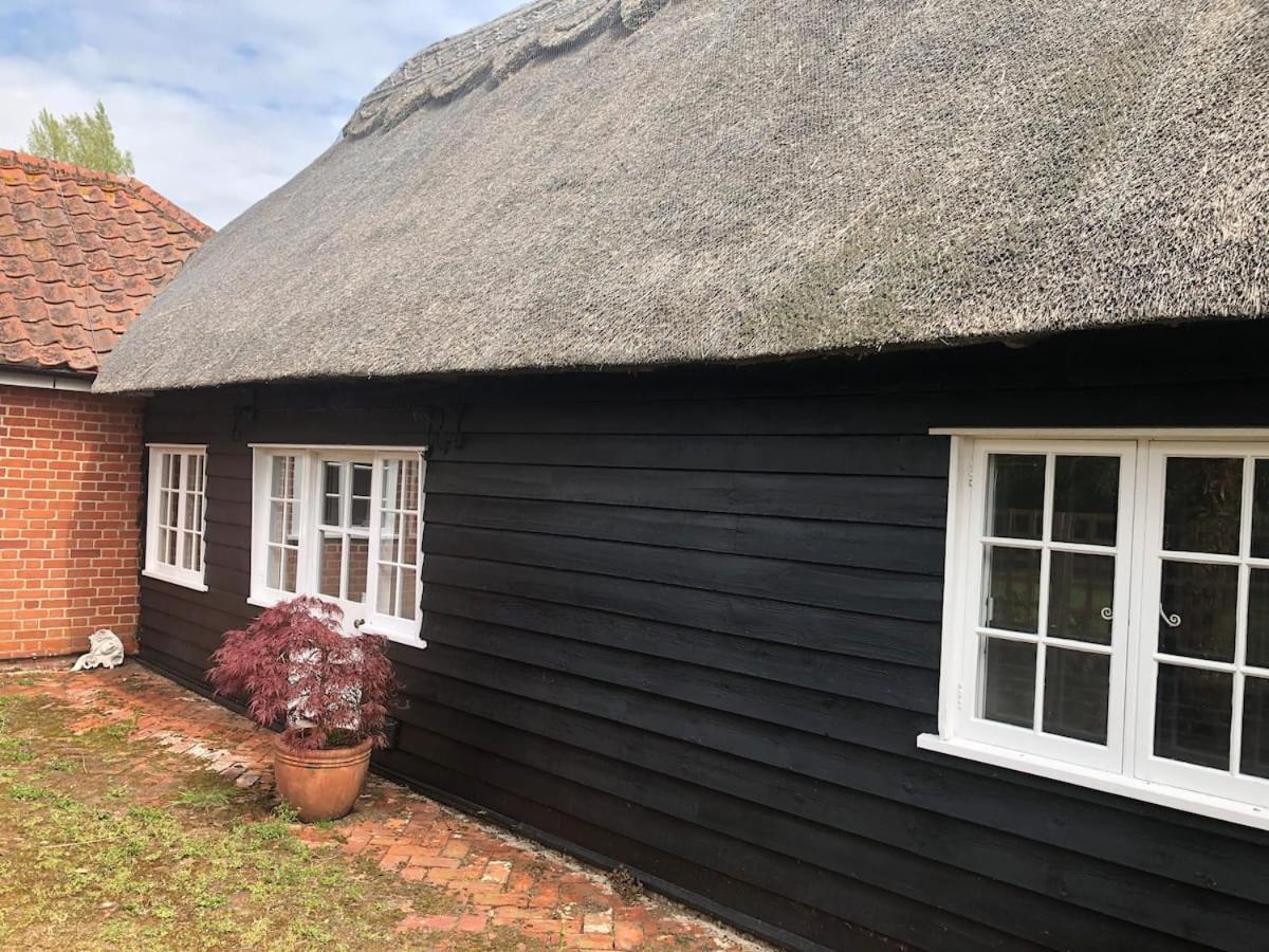 Thatched Cottage Wix Exterior photo