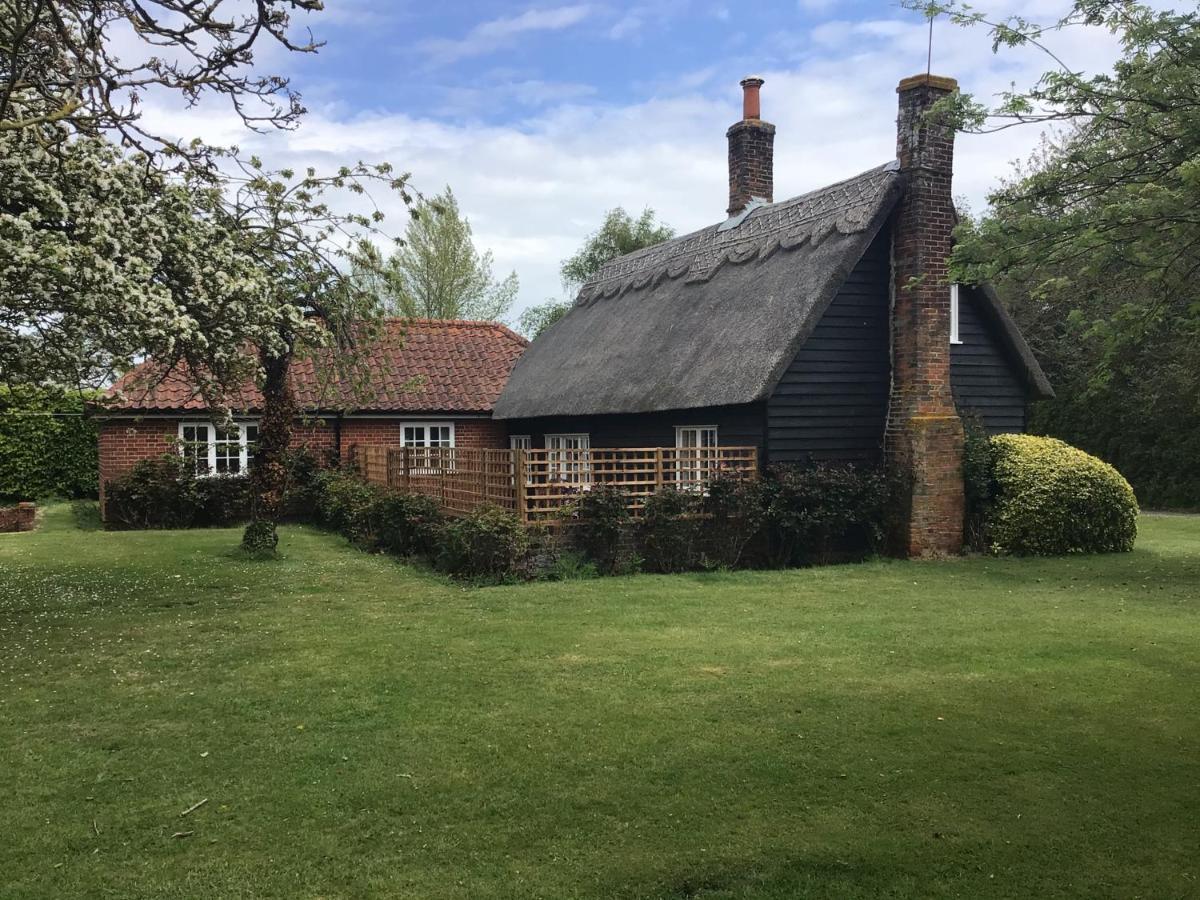 Thatched Cottage Wix Exterior photo