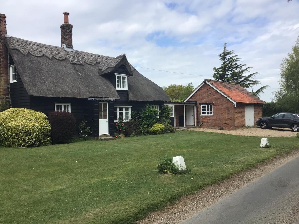 Thatched Cottage Wix Exterior photo