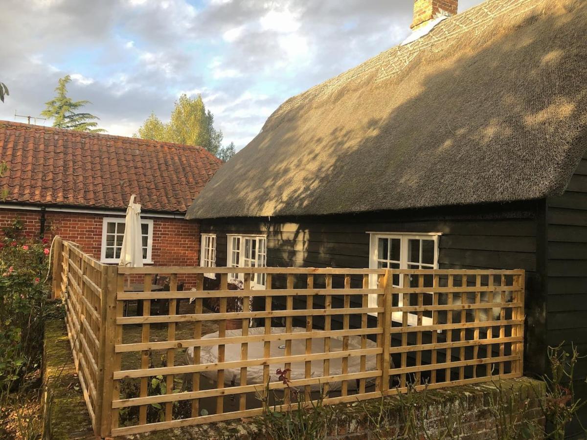 Thatched Cottage Wix Exterior photo